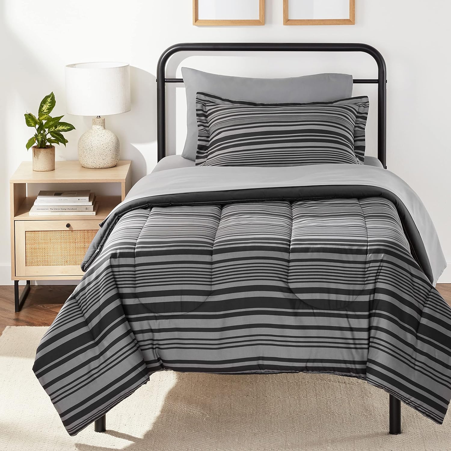 Ultimate Comfort: A Comprehensive Review of the Amazon Basics Lightweight Microfiber Comforter Set 1 Product Image