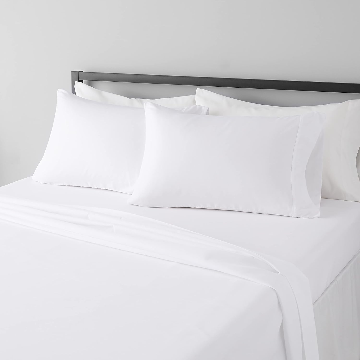 A Comprehensive Review of the Amazon Basics Lightweight Super Soft Microfiber Bed Sheet Set 1 Product Image