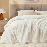 Experience Luxury with the BEDELITE Fleece Queen Comforter Set